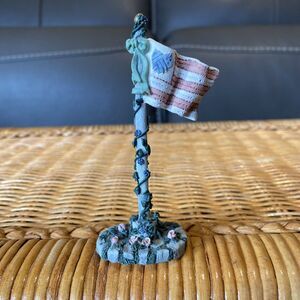 Ivy & Innocence Long May It Wave 05091 1A/1439 Flag Pole Old Glory Cast Art